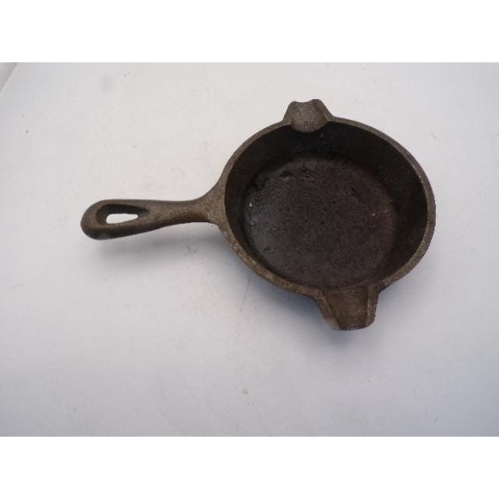 Lodge Cast Iron Miniature Skillet Ashtray USA 01AT Vintage Rustic Decor 3.5 Inch